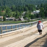 Une baboushka sur le lac Teletskoe